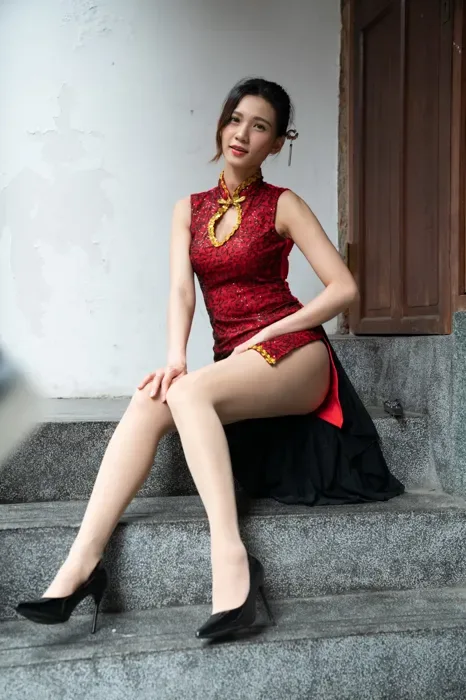 [街拍丝足] NO.057 蔡译心 超短旗袍 丝袜高跟美腿外拍[55P] 2