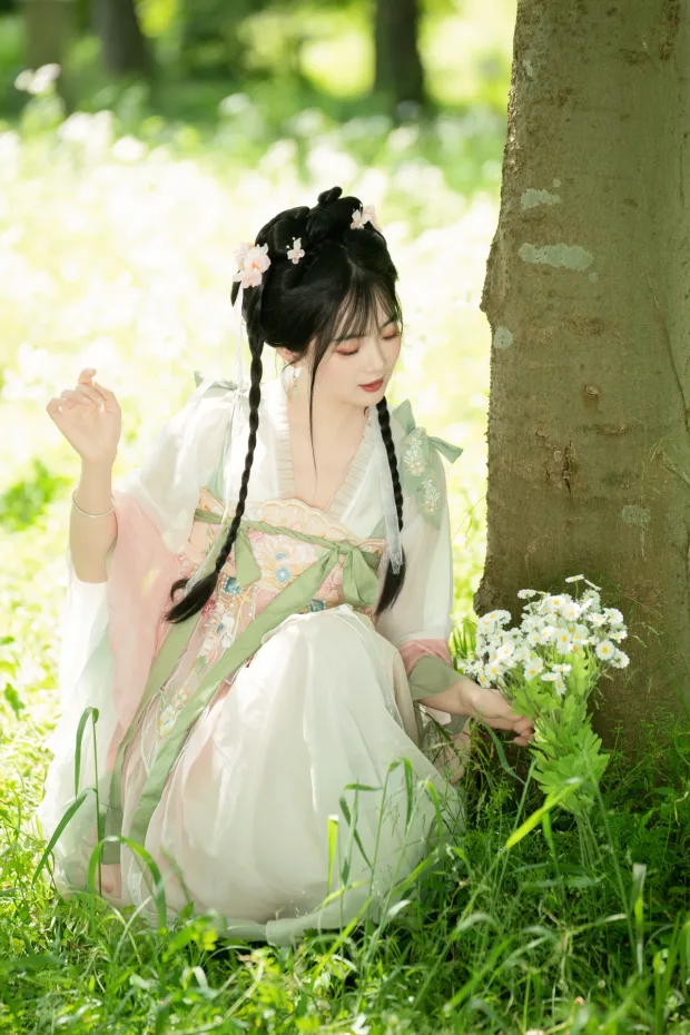 [艺图语]2024.06.01 Vol.3053 – 穿汉服去赏花[22P] 5