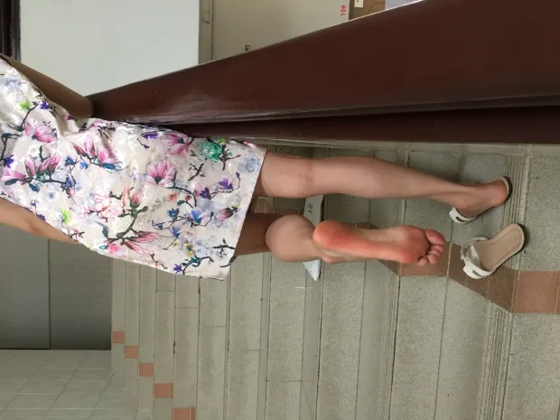 [街拍丝足] NO.021 男科医生小石的超嫩美足长腿网球场写真[80P] 5