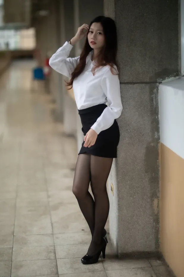 [街拍丝足] NO.128 Dolly Liu OL黑丝高跟美腿[31P] 1