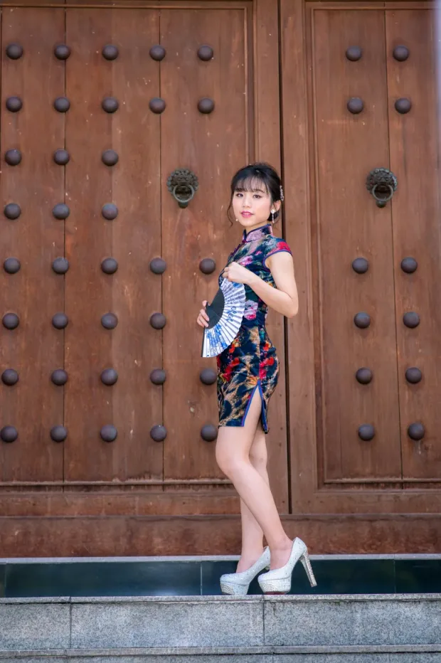 [街拍丝足] NO.194 余宸 短旗袍高跟美腿[131P] 5