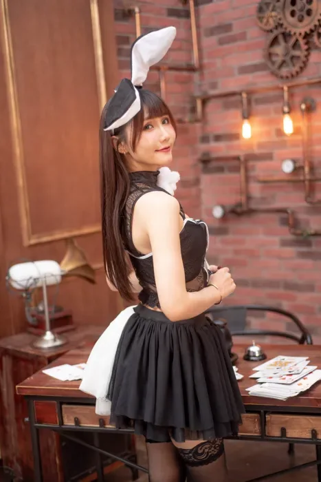 [街拍丝足] NO.079 乔乔儿 兔女郎 高跟美腿外拍[48P] 3