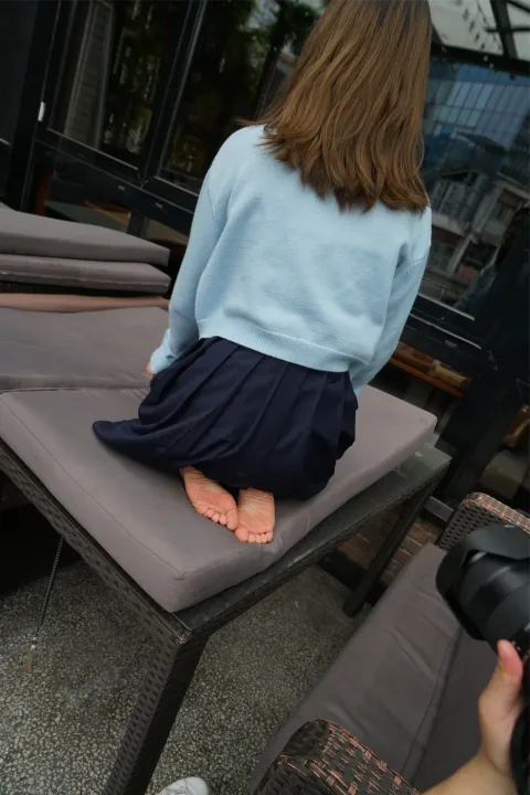 [街拍丝足] NO.020 中学政教处主任刘老师客串足模让体验读书时不敢看的脚[45P]