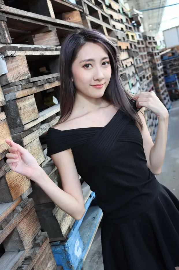 [街拍丝足] NO.140 Elaine Chung 连衣裙丝袜凉高美腿[73P] 3