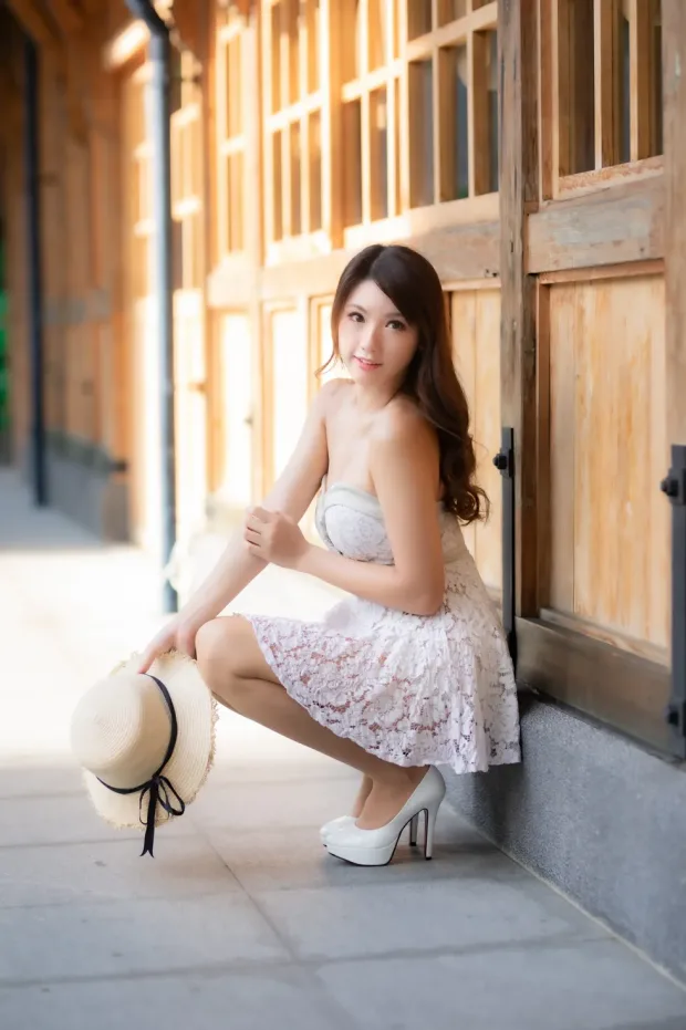 [街拍丝足] NO.183 张伦甄 露肩连衣裙丝袜高跟美腿[36P] 7
