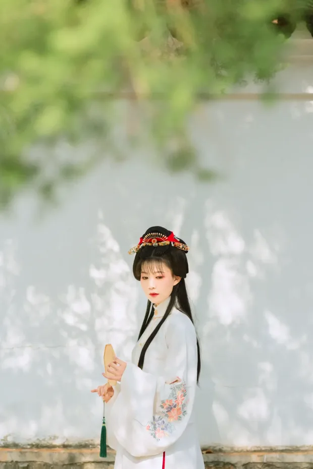 [艺图语] 2021.09.04 Vol.244 – 绿意 兔小白[26P] 7