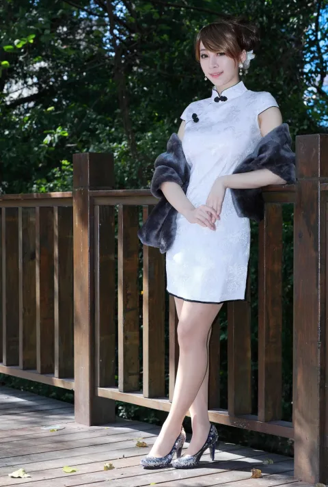 [街拍丝足] NO.212 小优 短旗袍丝袜高跟美腿[78P]