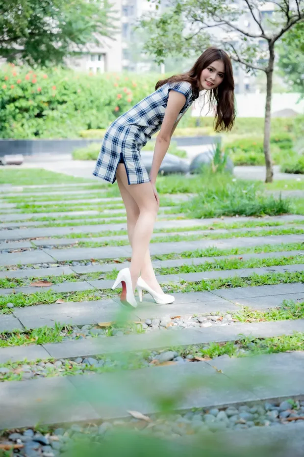 [街拍丝足] NO.205 何佳欣 格子短旗袍丝袜高跟美腿[84P] 8