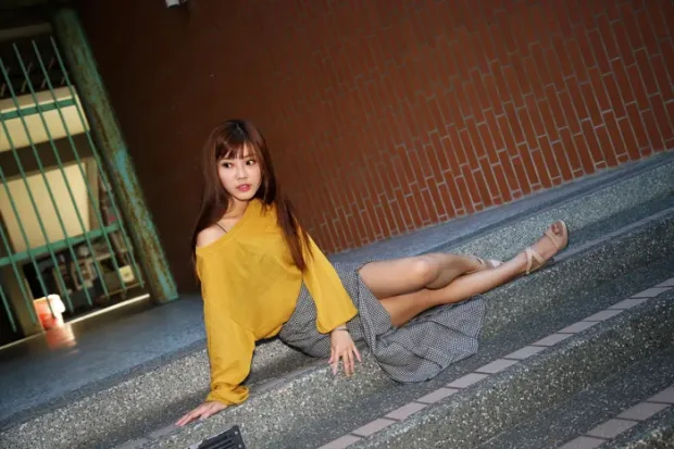 [街拍丝足] NO.053 凯蒂 裙摆摇 高跟美腿旅拍[50P] 3