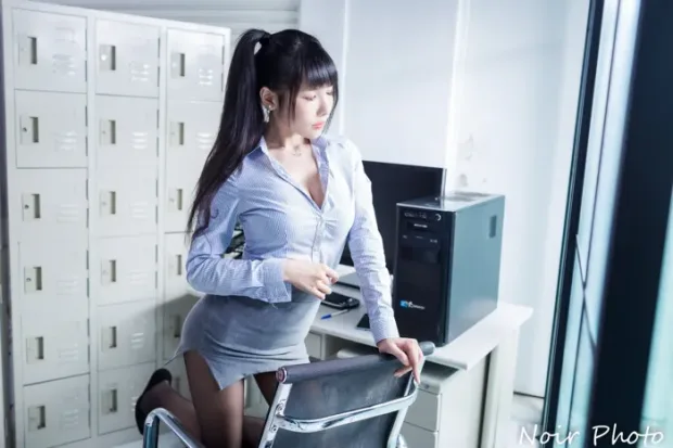 [街拍丝足] NO.072 依霜 OL黑丝 高跟美腿外拍[37P] 7