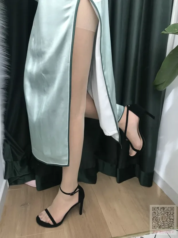 [街拍丝足] NO.115 Nia乔乔学姐居家性感旗袍肉丝[64P] 1