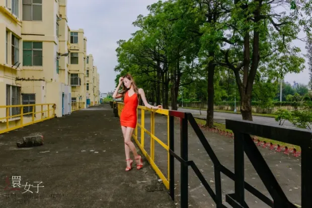 [街拍丝足] NO.047 艾比 紅連衣短裙 高跟美腿外拍[115P] 6