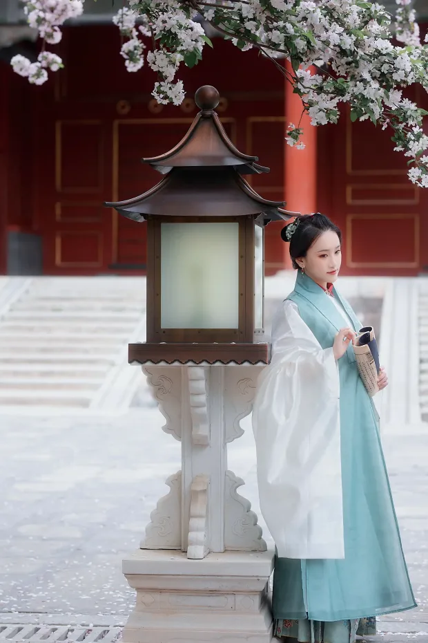 [艺图语] 2021.08.30 Vol.194 – 花想容 晴空[24P] 3