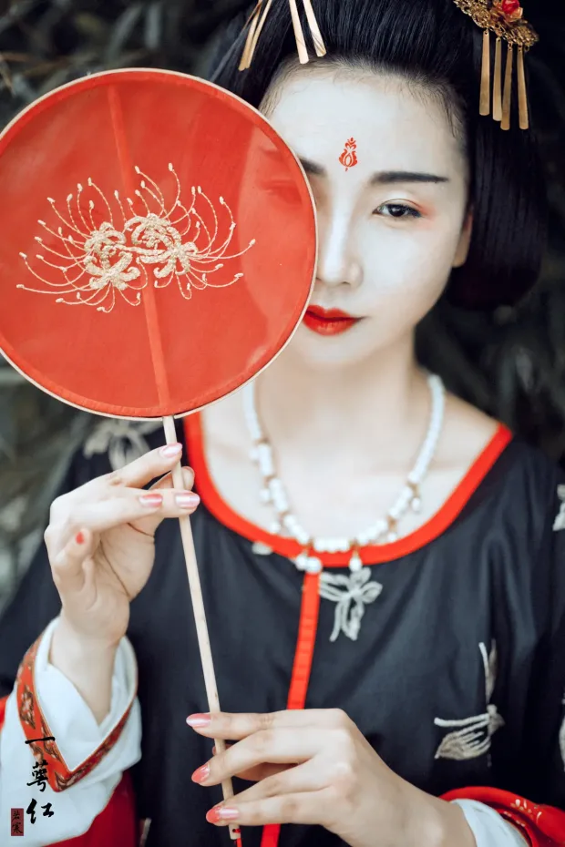 [艺图语] 2021.09.18 Vol.302 – 一萼红 唱小游[23P] 6