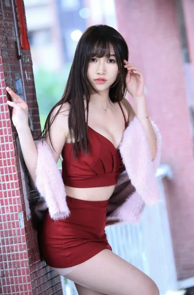 [街拍丝足] NO.100 张雅筑 紧身短裙丝袜高跟美腿[64P] 8