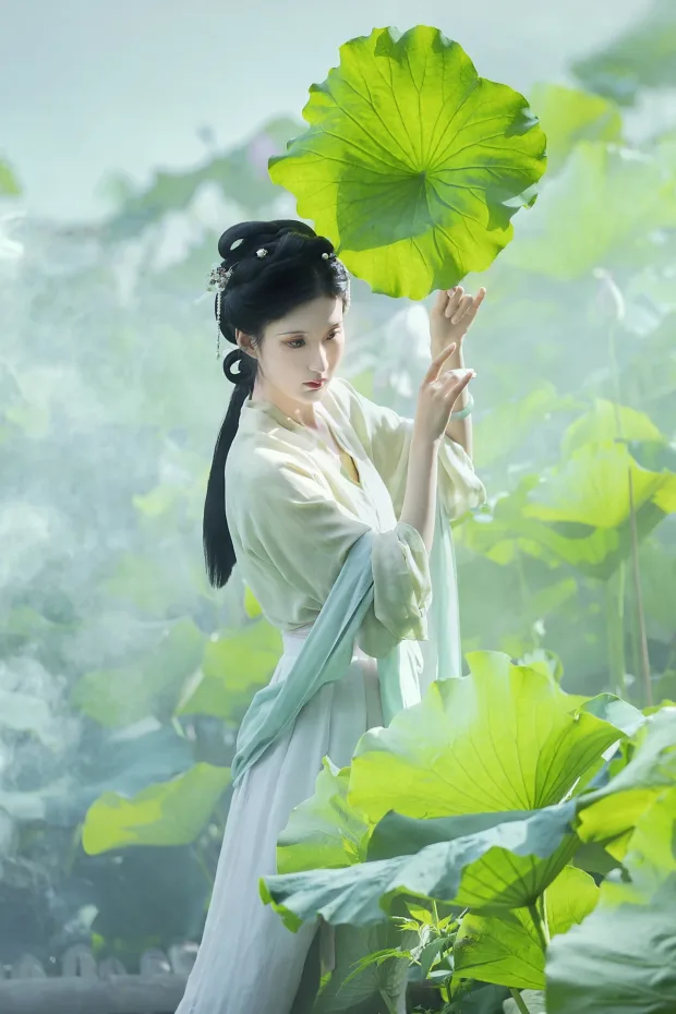 [艺图语]2023.01.12 Vol.2900 她清冷得好像一首宋词[22P] 8
