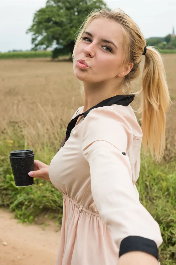 [MetArt] – 2018.09.19 – Yelena – Nature Walk 4