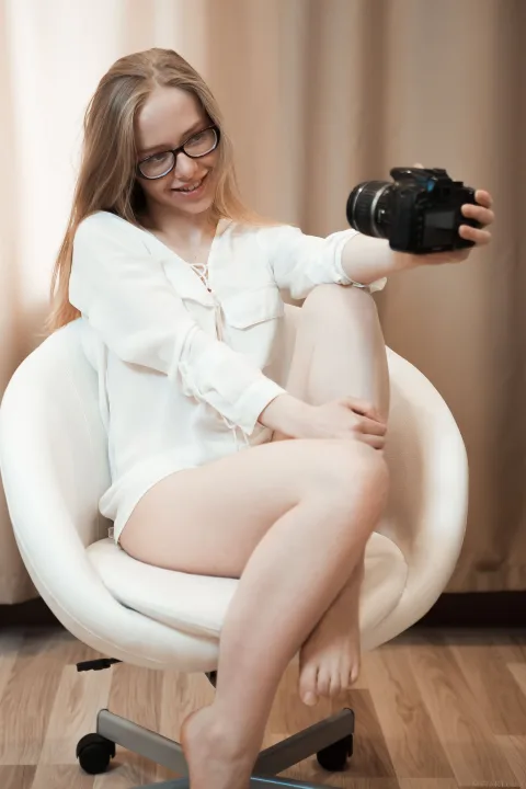 [MetArt] – 2018.10.01 – Lola Chic – Selfie