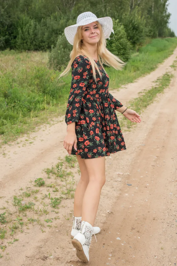 [MetArt] – 2018.10.26 – Yelena – Farm Girl 2