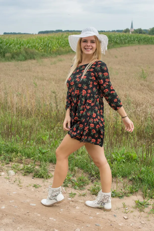 [MetArt] – 2018.10.26 – Yelena – Farm Girl 3