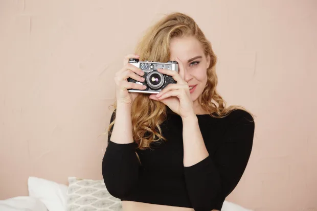 [MetArt] – 2019.03.23 – Ellie – Photograph Me 2