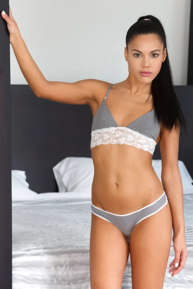 [MetArt] – 2019.04.03 – Apolonia – Knee Highs 8