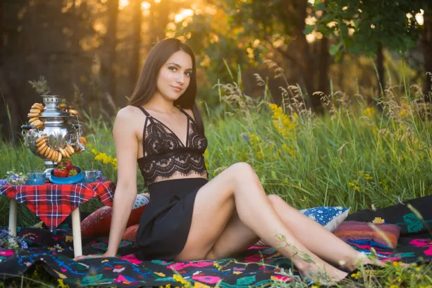 [MetArt] – 2019.08.29 – Cira Nerri – Picnic Date 2