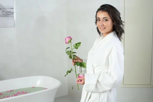 [MetArt] – 2020.01.06 – Dionisia – Romantic Bath 1