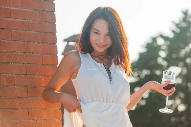 [MetArt] – 2020.05.07 – WINE STROLL NICI DEE 7