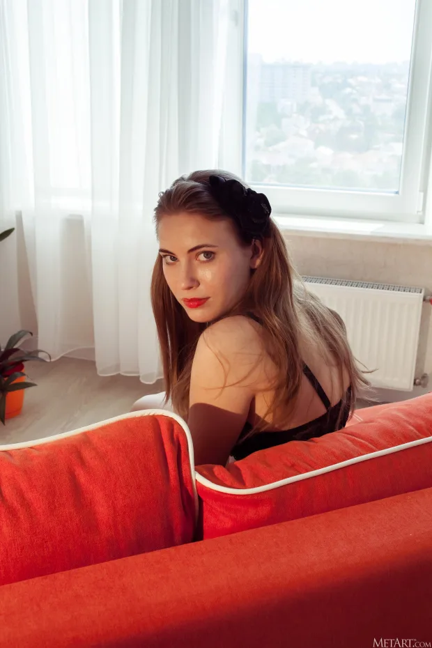 [MetArt] – 2020.05.18 – SHOW AND TELL ALAINE 1