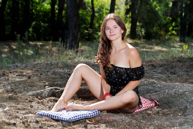 [MetArt] – 2020.06.16 – SPRING HIKE HARLEY 3