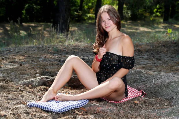 [MetArt] – 2020.06.16 – SPRING HIKE HARLEY 4