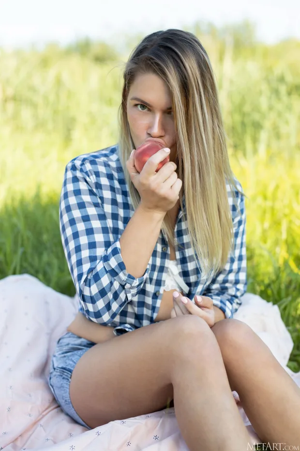 [MetArt] – 2020.08.17 – SUMMER PICNIC PAULINA 3