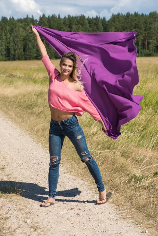 [MetArt] – 2021.01.17 – Kiana – Presenting Kiana 4
