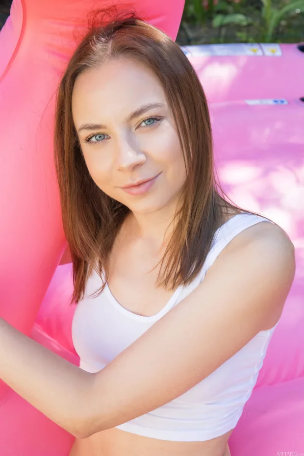 [MetArt] – 2021.04.30 – Britanisia – Flamingo 3
