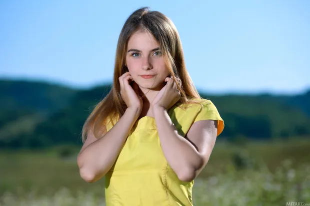 [MetArt] – 2021.07.18 – Dakota Pink – Daisy Field 4