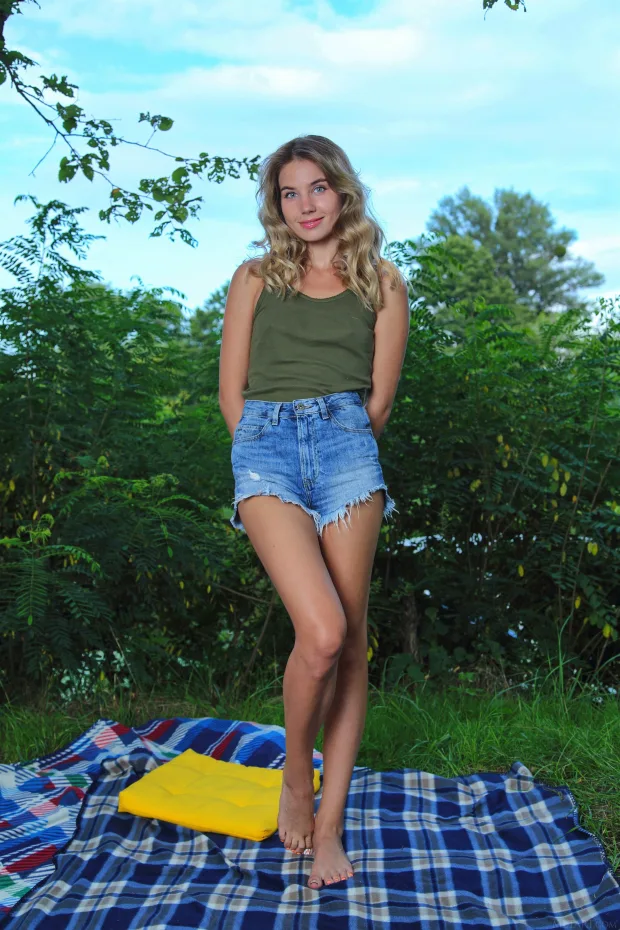 [MetArt] – 2021.09.20 – Lola Krit – In The Forest 2