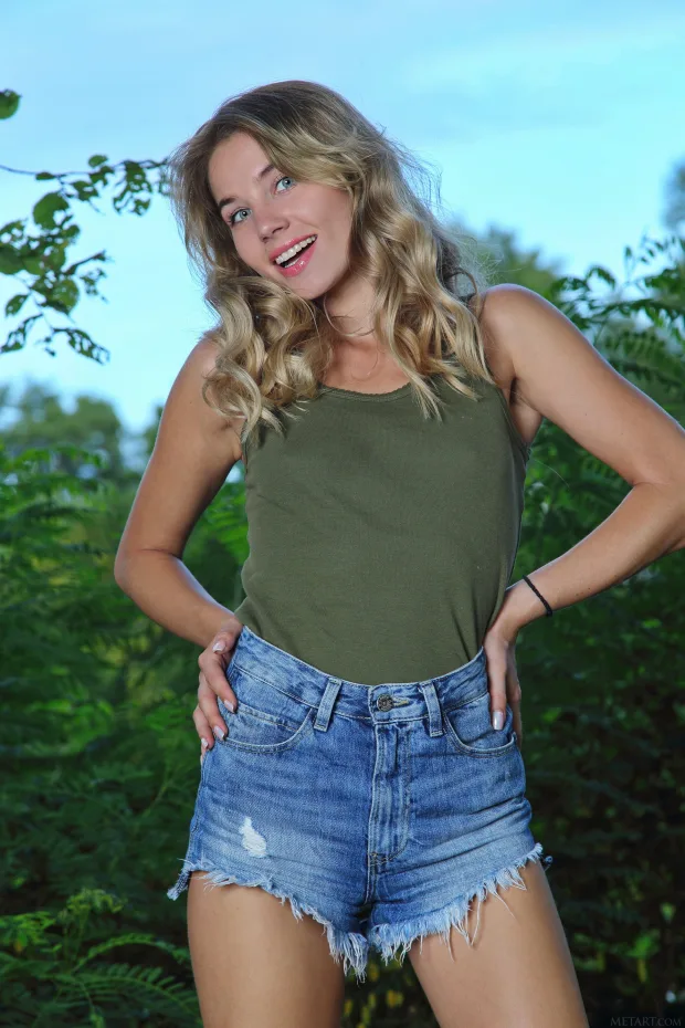 [MetArt] – 2021.09.20 – Lola Krit – In The Forest 3