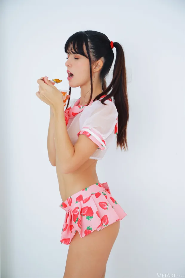 [MetArt] – 2022.01.05 – Leni Doll – Strawberry 8