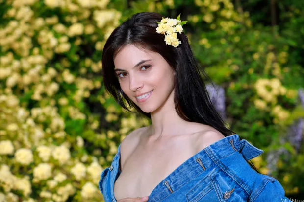 [MetArt] – 2022.06.04 – Aleksandrina – Flower Fields 4