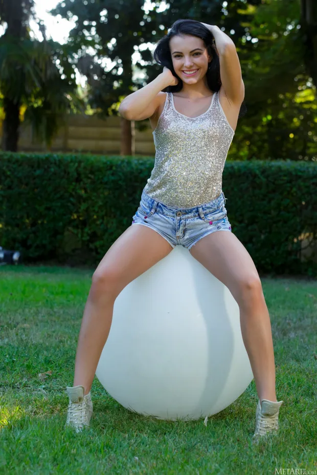 [MetArt] – 2022.06.28 – Sapphira A – Bike and Ball 8