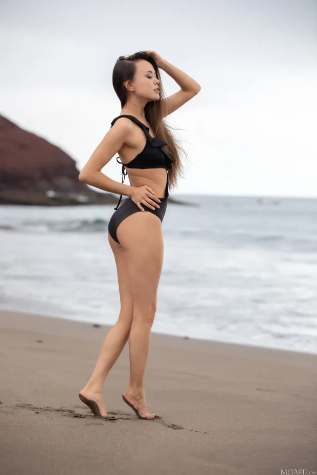 [MetArt] – 2022.07.07 – Li Moon – Sunset Sand 2