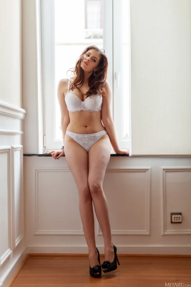 [MetArt] – 2022.07.26 – Amelie Belain – Light Me Up 3