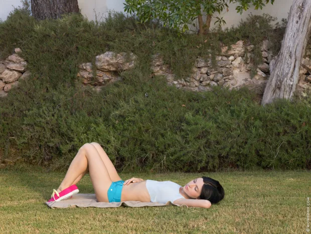 [WowGirls] 2017.09.18 Dione.In The Park 1