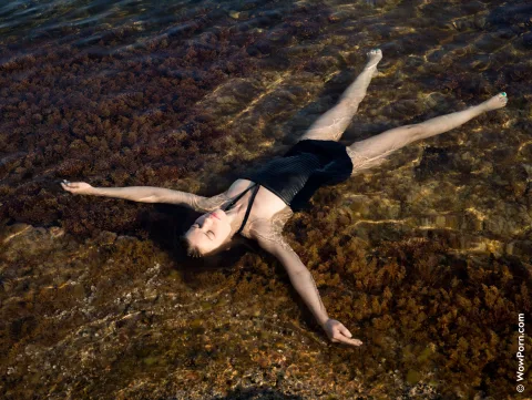 [WowGirls] 2018.12.28 Tina.Fun In The Water