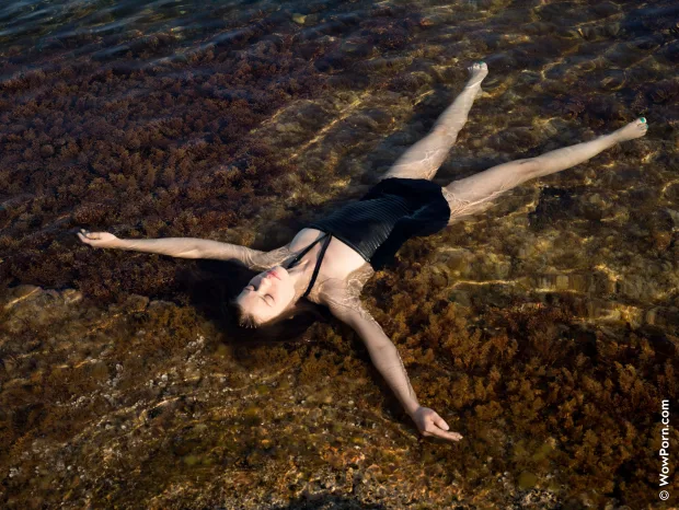 [WowGirls] 2018.12.28 Tina.Fun In The Water 1