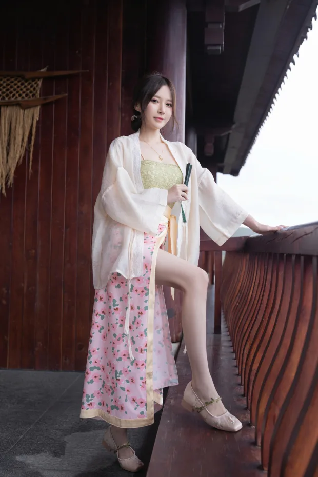 [XiuRen秀人网]第B150期鱼子酱写真 [118P] 2