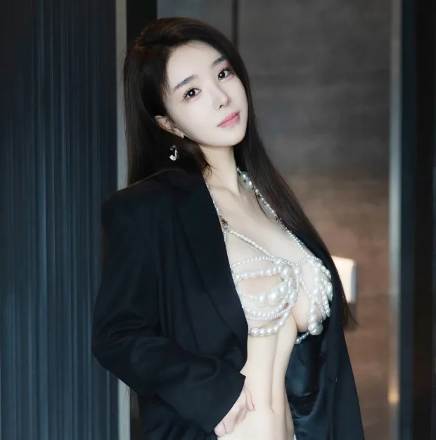 [XiuRen秀人网]第FW0495期雨儿酱写真 [80P] 2
